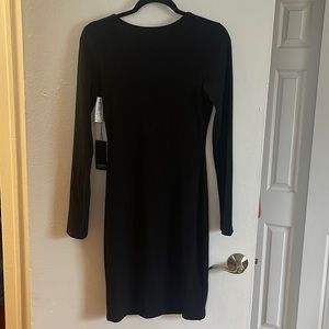 Black lightweight sweater dress. Deep scoop back, new with 🏷️ tags!!